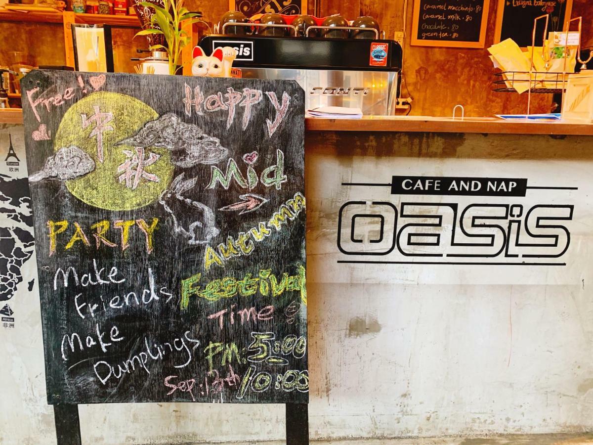 Oasis Cafe And Nap Albergue Bangkok Exterior foto