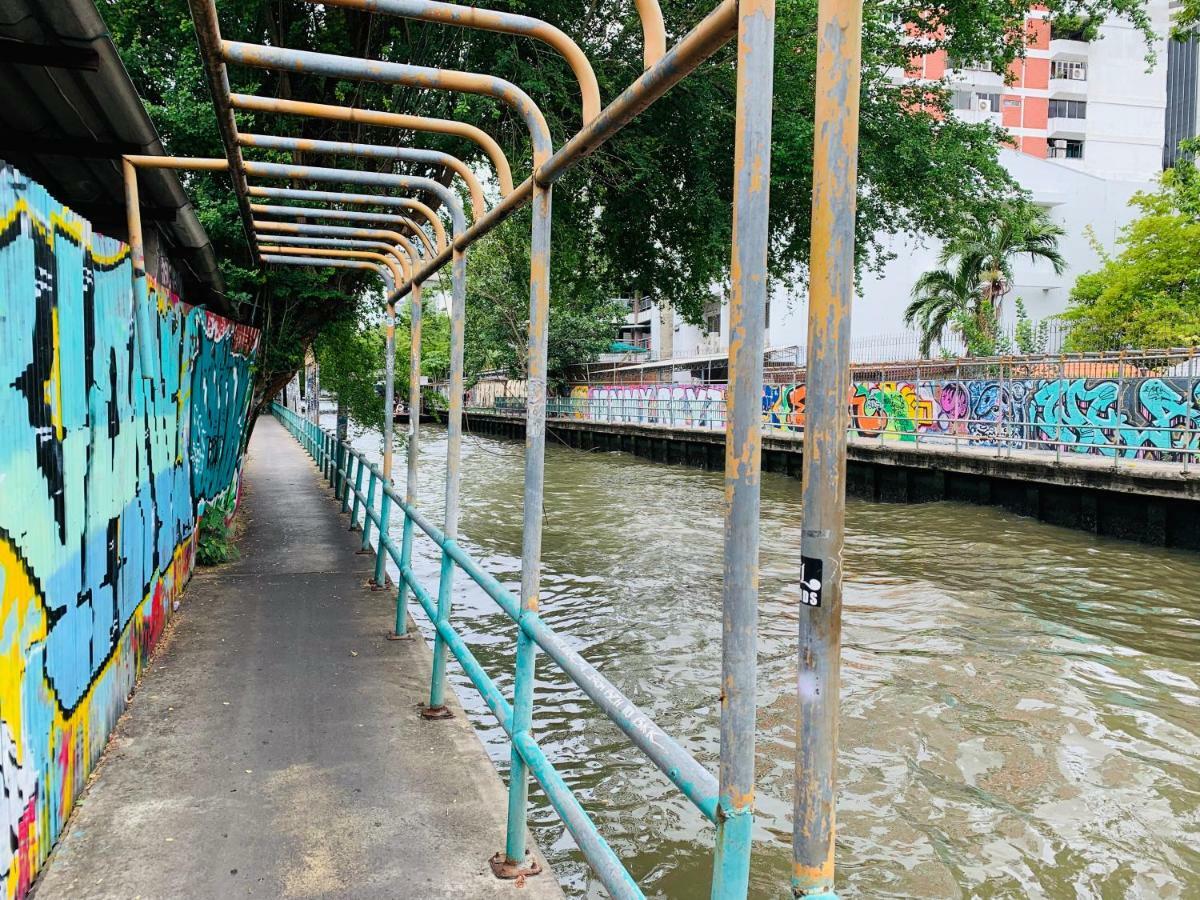 Oasis Cafe And Nap Albergue Bangkok Exterior foto